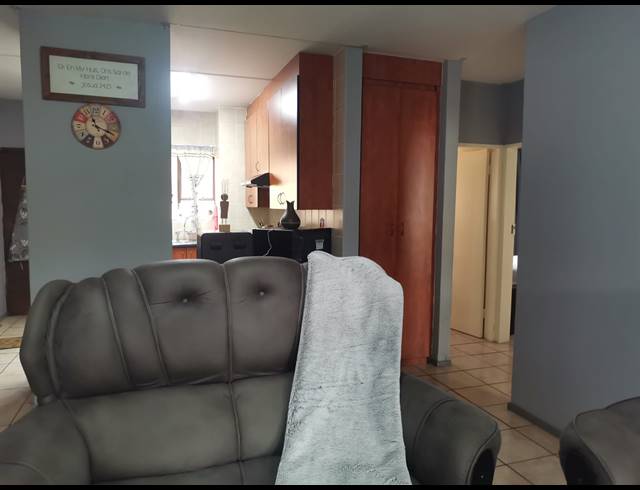 2 BEDROOM SECTIONAL TITLE FOR SALE IN SONNEVELD